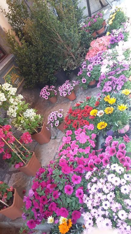 Taormina Rainbow House Apartment Bagian luar foto