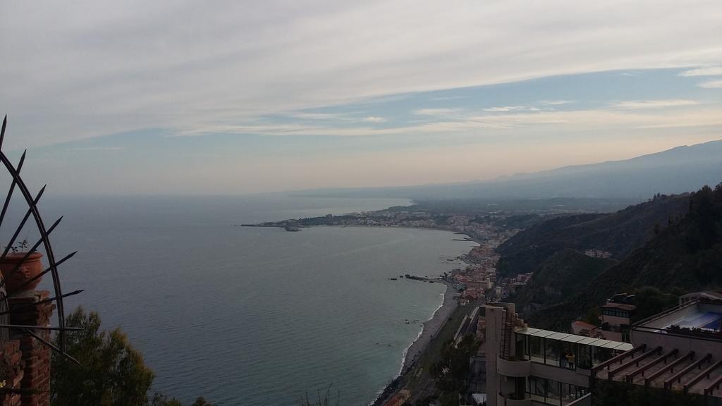 Taormina Rainbow House Apartment Bagian luar foto